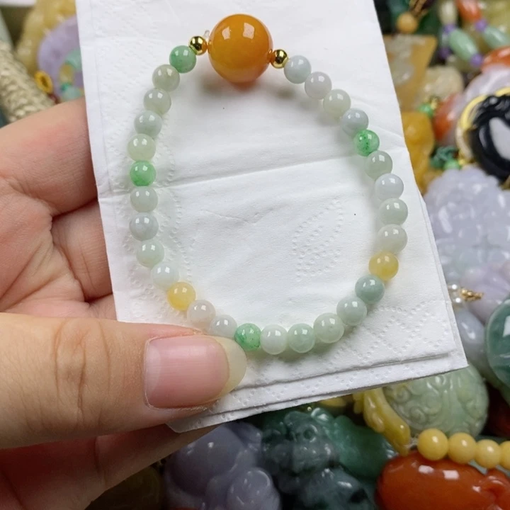 翡翠吊坠(赠链)未镶嵌