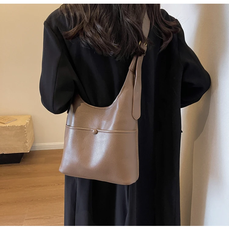 真皮质感大容量包包女2023新款秋冬百搭单肩斜挎包复古腋下托特包