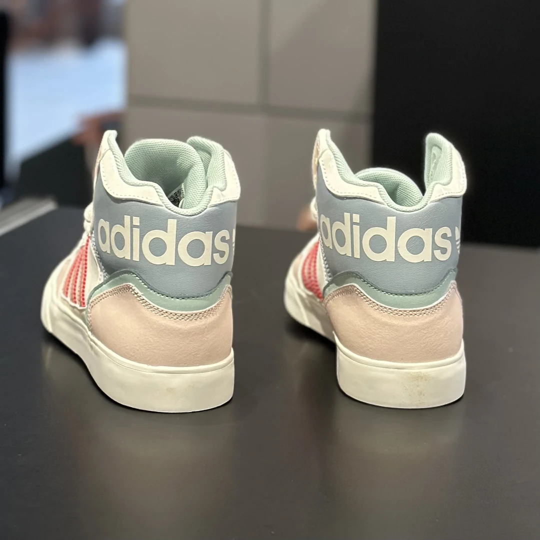 Adidas/阿迪达斯女子三叶草新款运动休闲舒适百搭防滑板鞋 ID6072