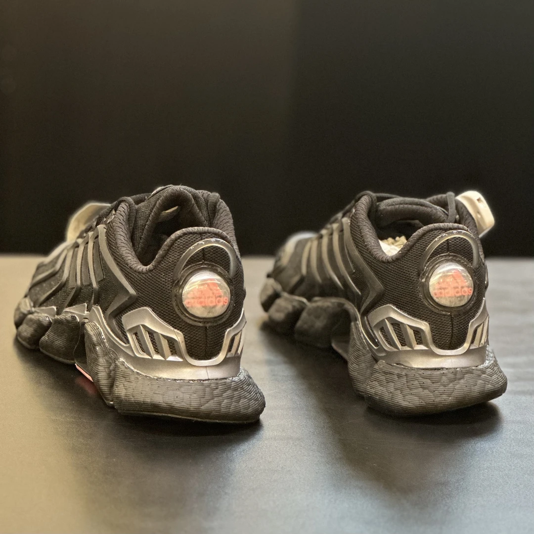 阿迪达斯男子Boost低帮运动透气耐磨镂空减震休闲跑步鞋GV8477