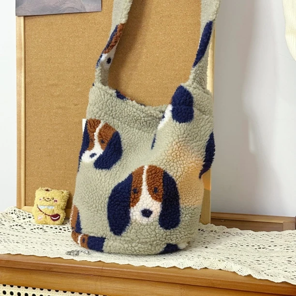 韩系羊羔绒水桶包单肩斜挎背通勤上学包