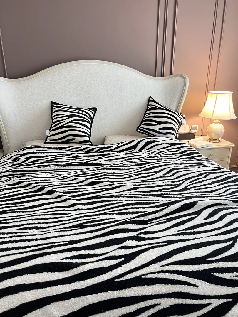 秋冬新款加绒加厚时尚斑马纹双层休闲毯居家卧室保暖绒毛毯亲肤