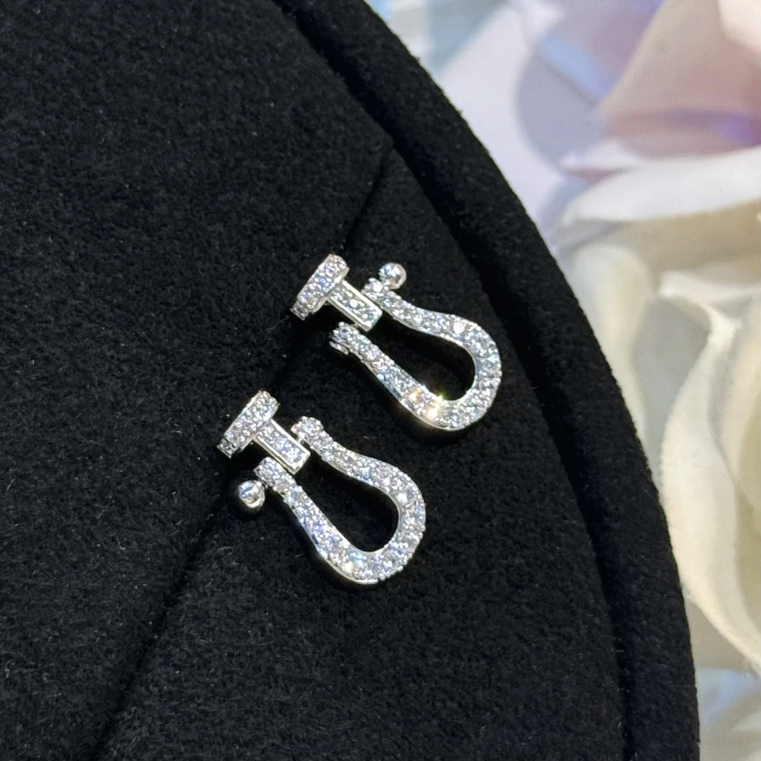 合金合成锆石耳饰 杨杨babytime 精工轻奢微镶中号满钻马蹄扣耳钉