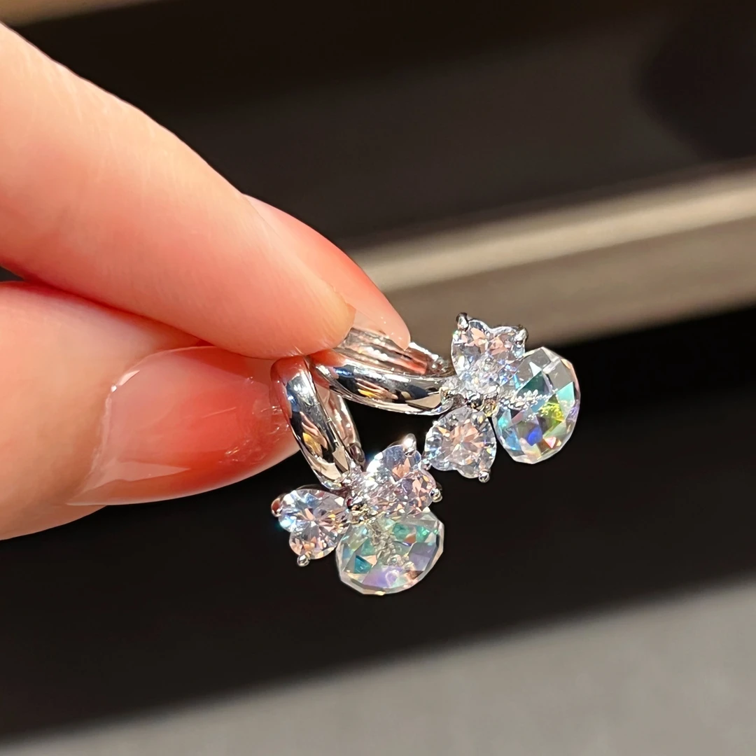 合金仿水晶耳饰 杨杨babytime 设计师款AB炫彩水晶蝴蝶结耳扣简约