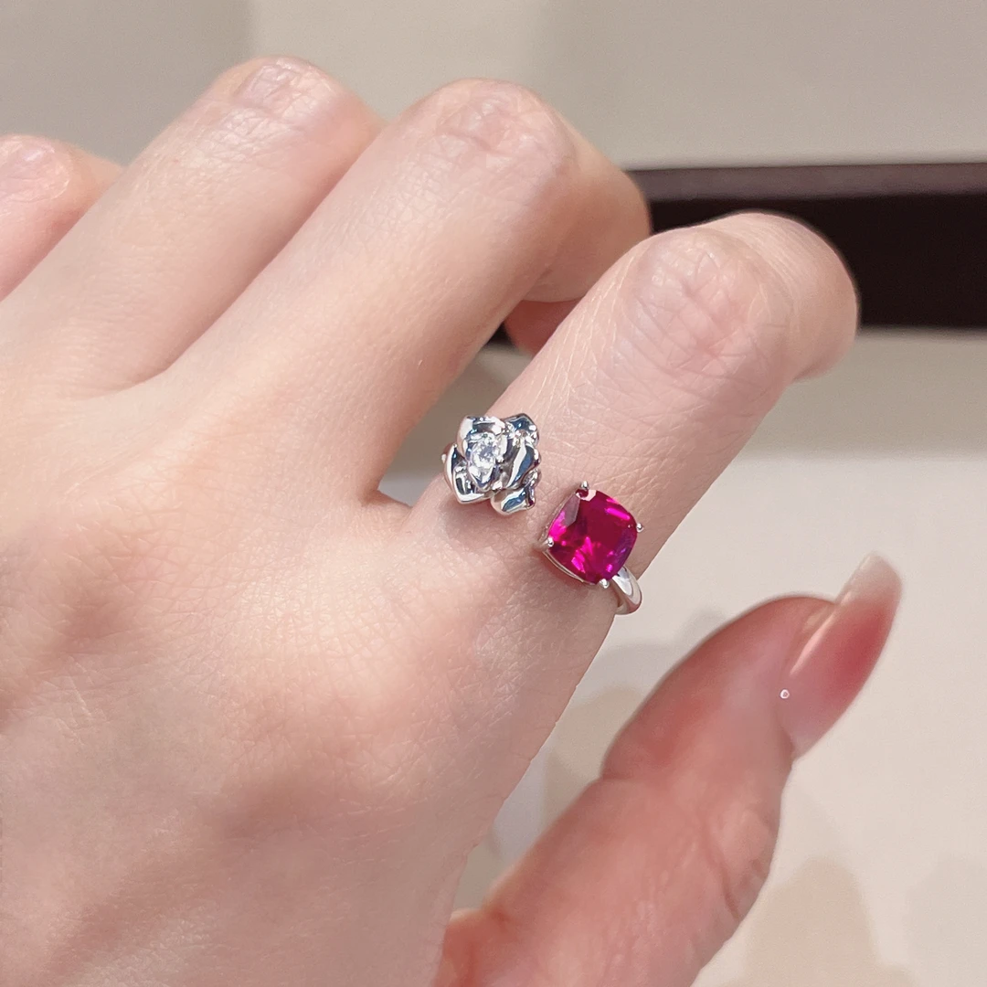 925银合成锆石戒指 杨杨babytime大幂幂同款玫瑰花锆石戒指玫红色