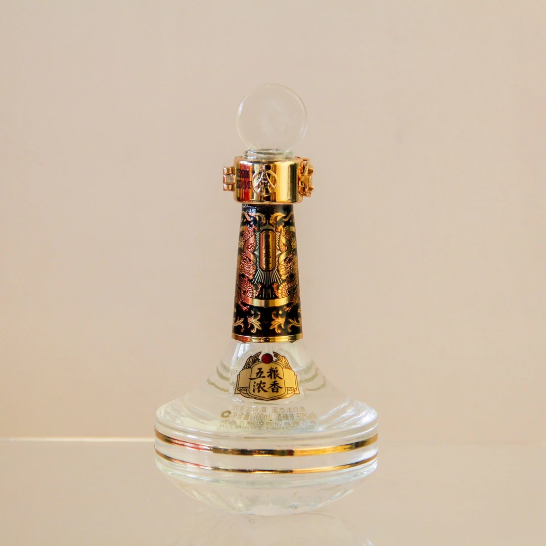 五粮液股份出品五粮浓香龙年纪念酒52度100ml