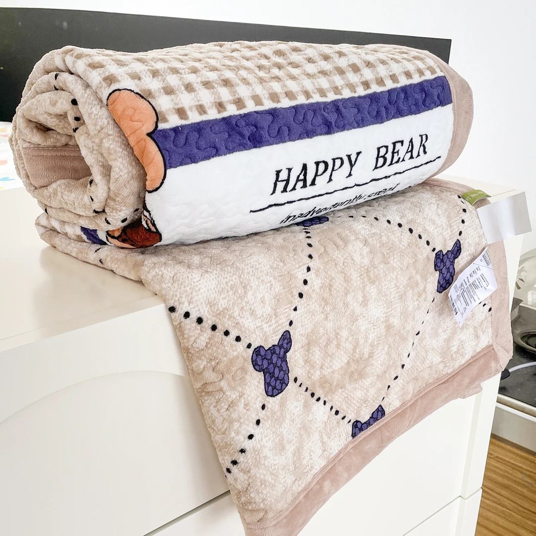 K246牛奶绒双人床盖开心小熊200*220暖和保暖可水洗机洗秋冬