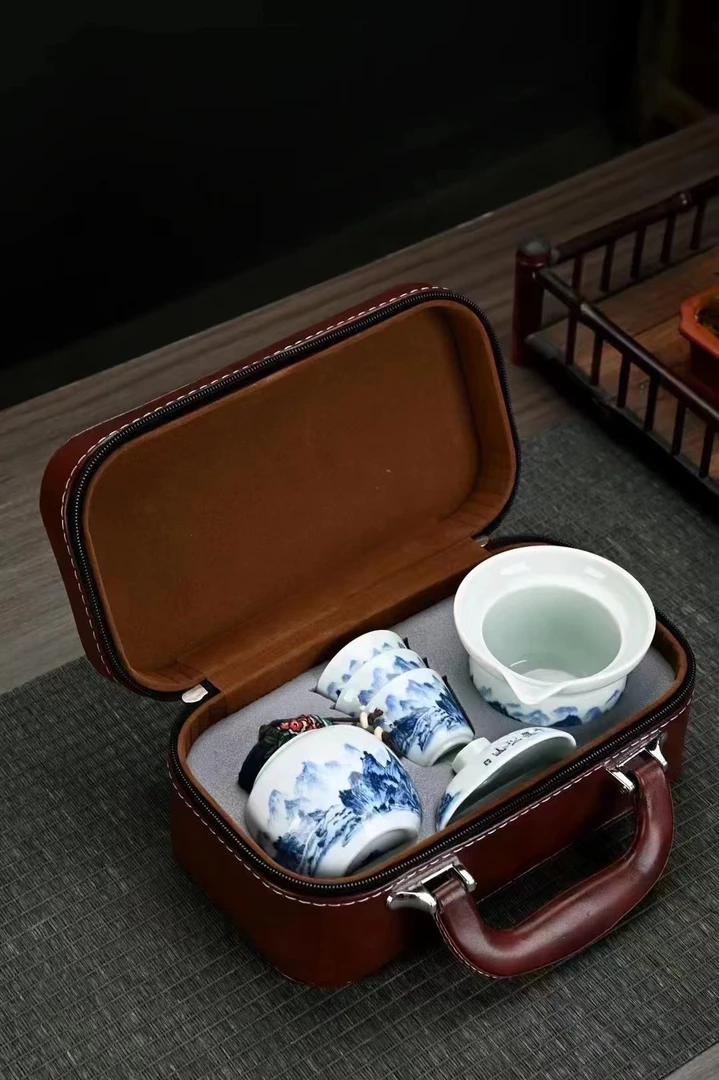 景德镇旅行便携青花山水茶具一个盖碗三个杯子，一个茶叶罐
