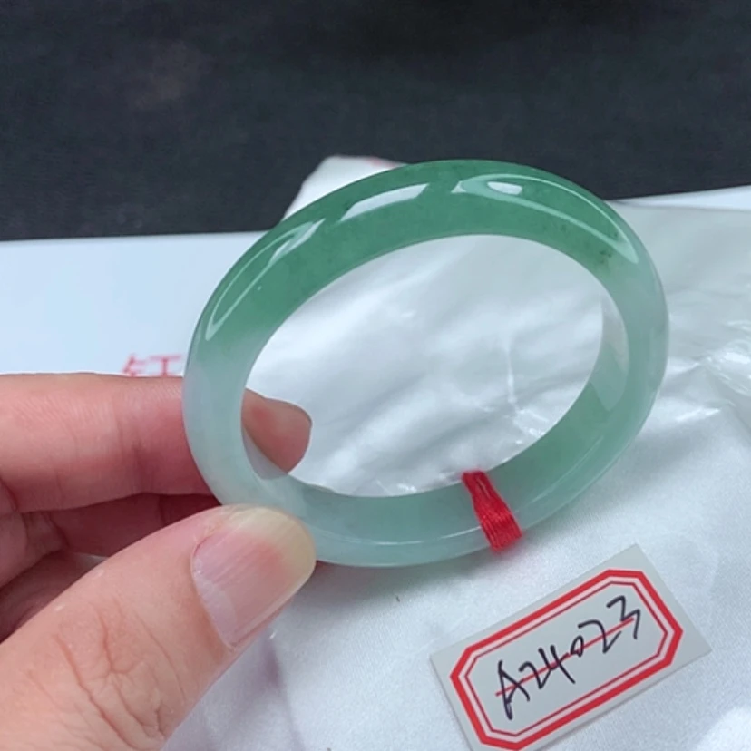 【闪购商品】翡翠手镯未镶嵌贵妃52