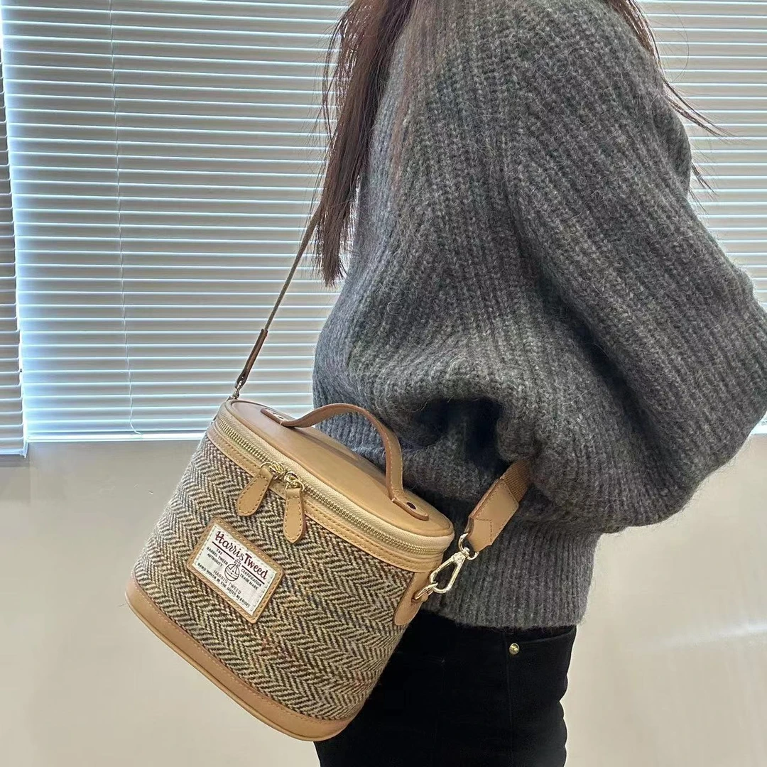 哈LS羊毛花呢长方形斜挎桶包