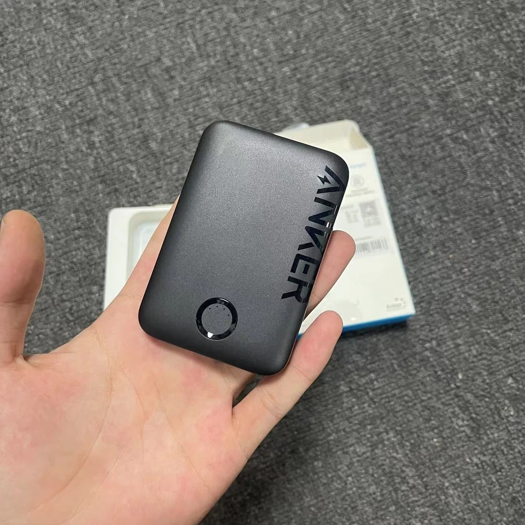 准新品 ANKER/安克 安克5000毫安磁吸充电宝 轻薄便携 A1616
