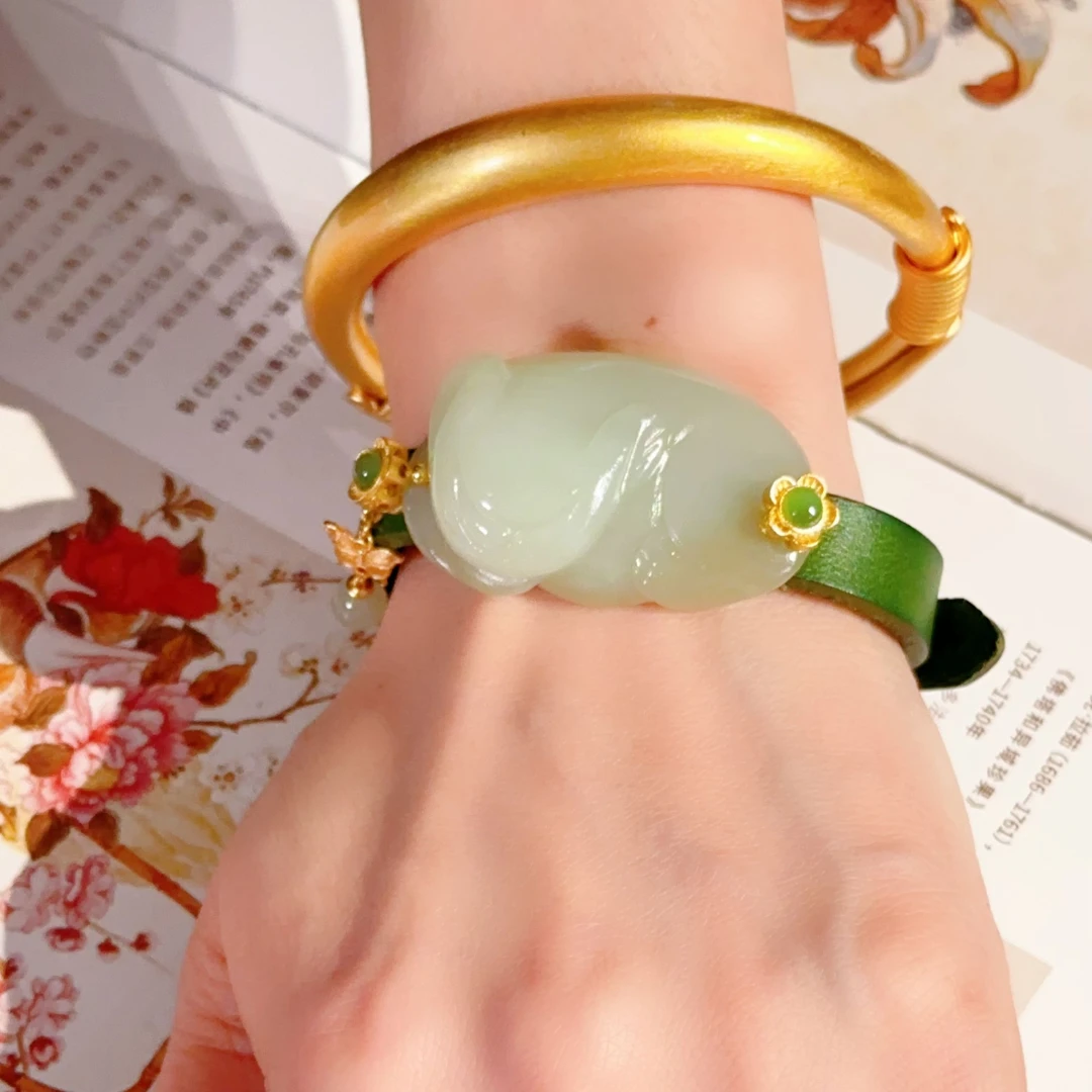 个性设计款和田玉小神兽手牌手链【天玺珠宝】