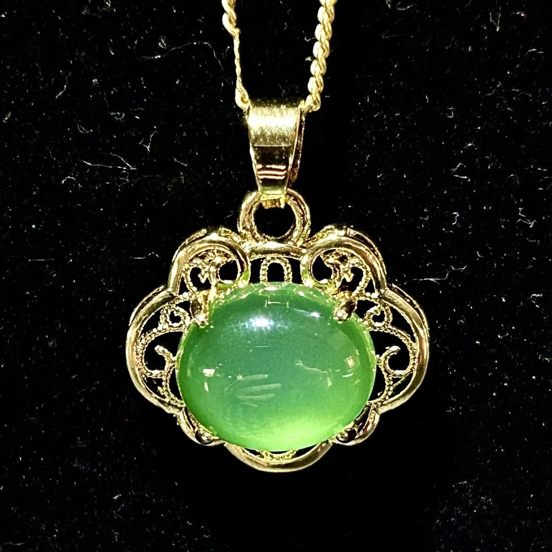 天然阳绿冰种绿玉髓玛瑙吊吊坠高冰玉石如意锁J215