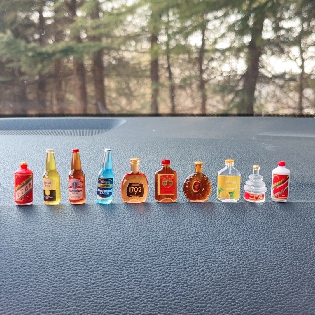 办公桌、电脑台装饰仿真酒瓶汽车中控摆件、后视镜摆件、