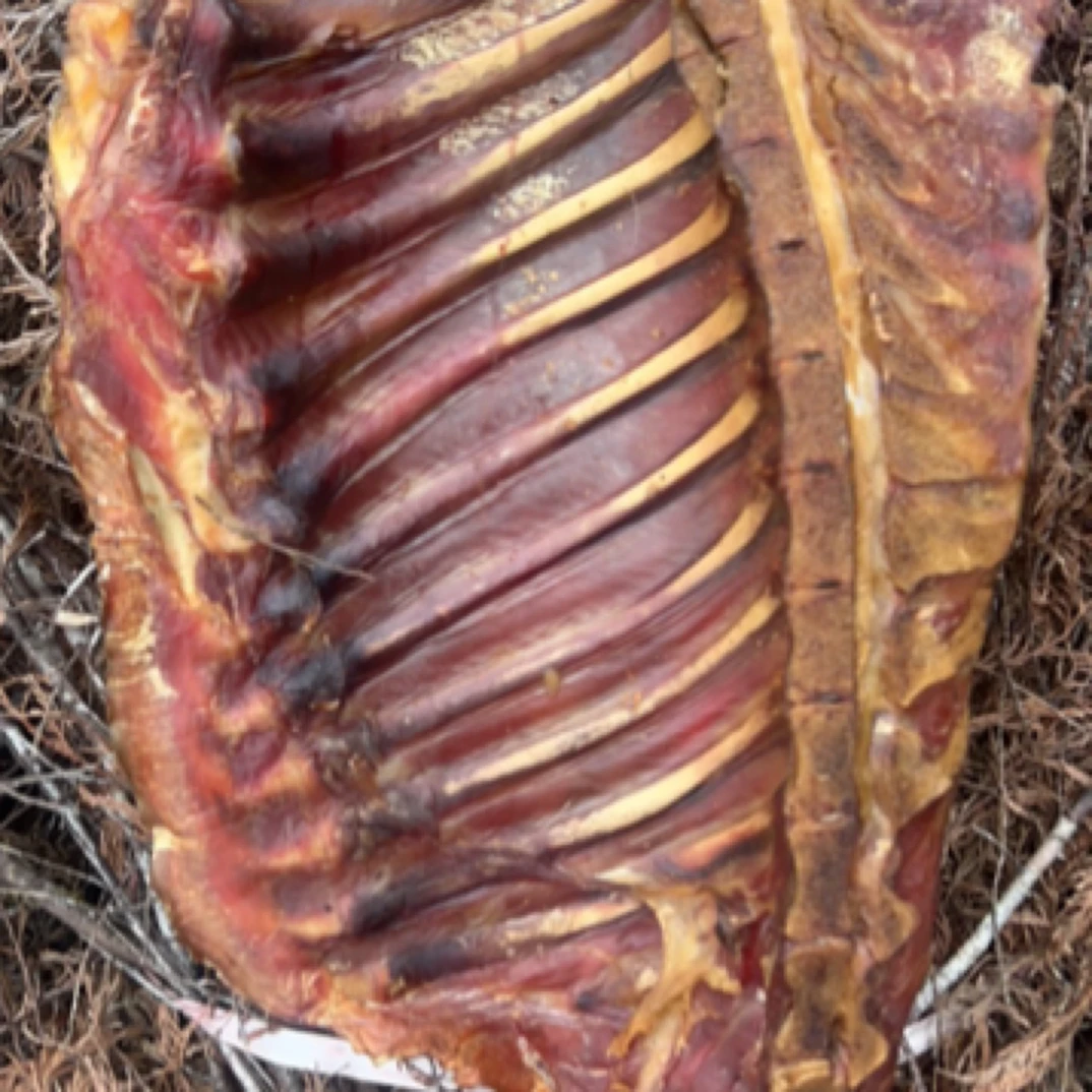 （跑山猪排骨现场称重）农家柴火烟熏跑山猪