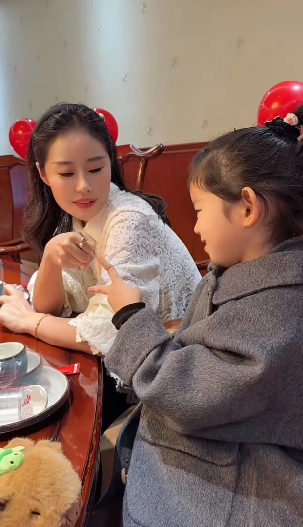 Miss Huo 蕾丝衬衣 杏色A 7265