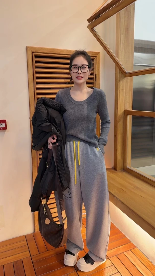 Miss Huo U领针织打底衫 A 灰色 9577