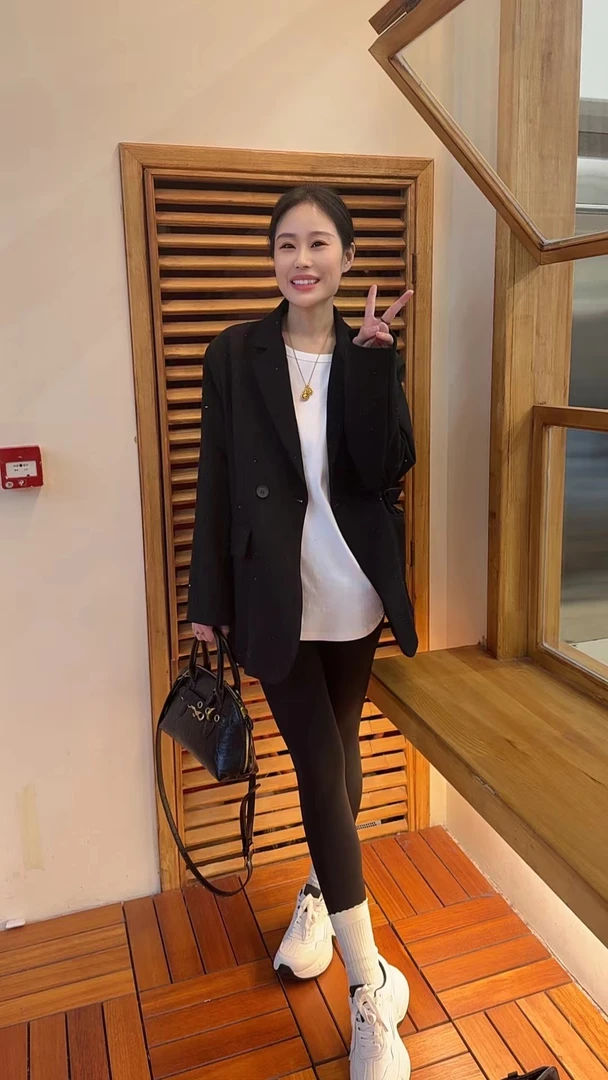 Miss huo  重工满钻西装外套  A 黑色 2508