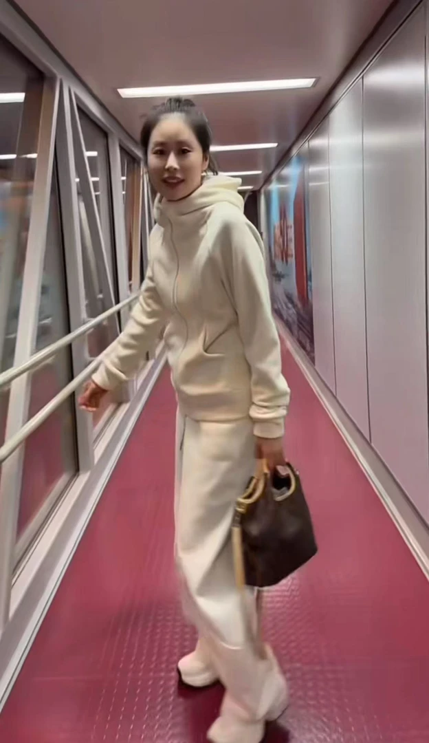 Miss Huo 冬季必备加绒卫裤 杏色 B 6601