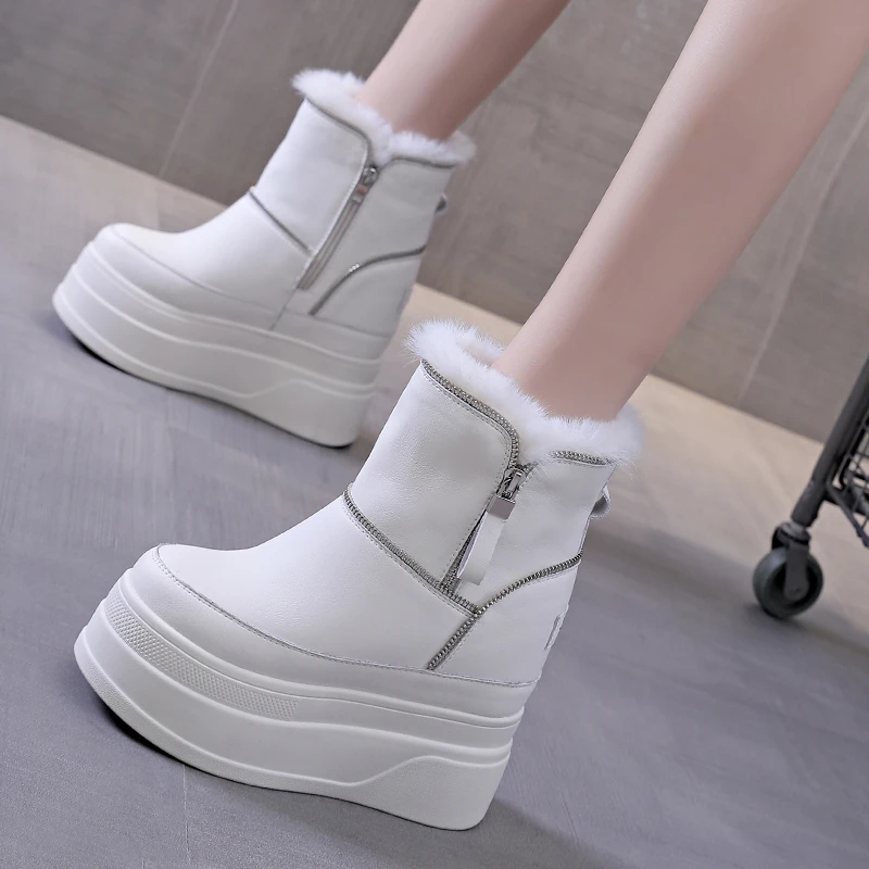 震地王时尚短筒雪地靴女小个子冬季加绒内增高12cm厚底真皮马丁靴