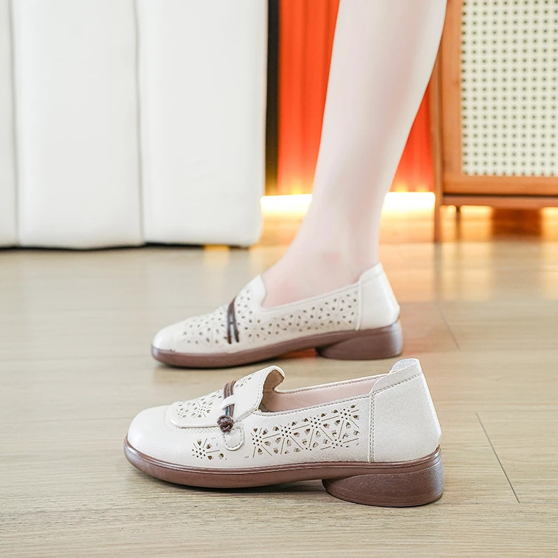 WANWO/万沃2024新款中老年软底妈妈鞋夏季透气防滑镂空凉鞋老年鞋