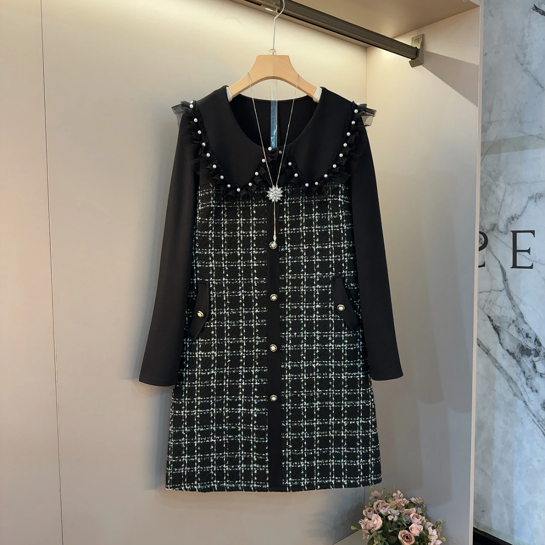 小香风格子拼接蕾丝钉珠娃娃领百搭遮肉大码女装连衣裙{衣长92}