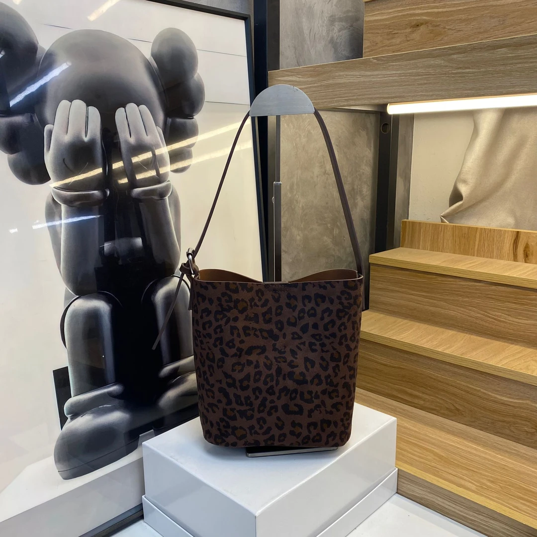 时尚豹纹水桶包 2025秋冬新款通勤百搭休闲单肩包斜跨包  (B001)