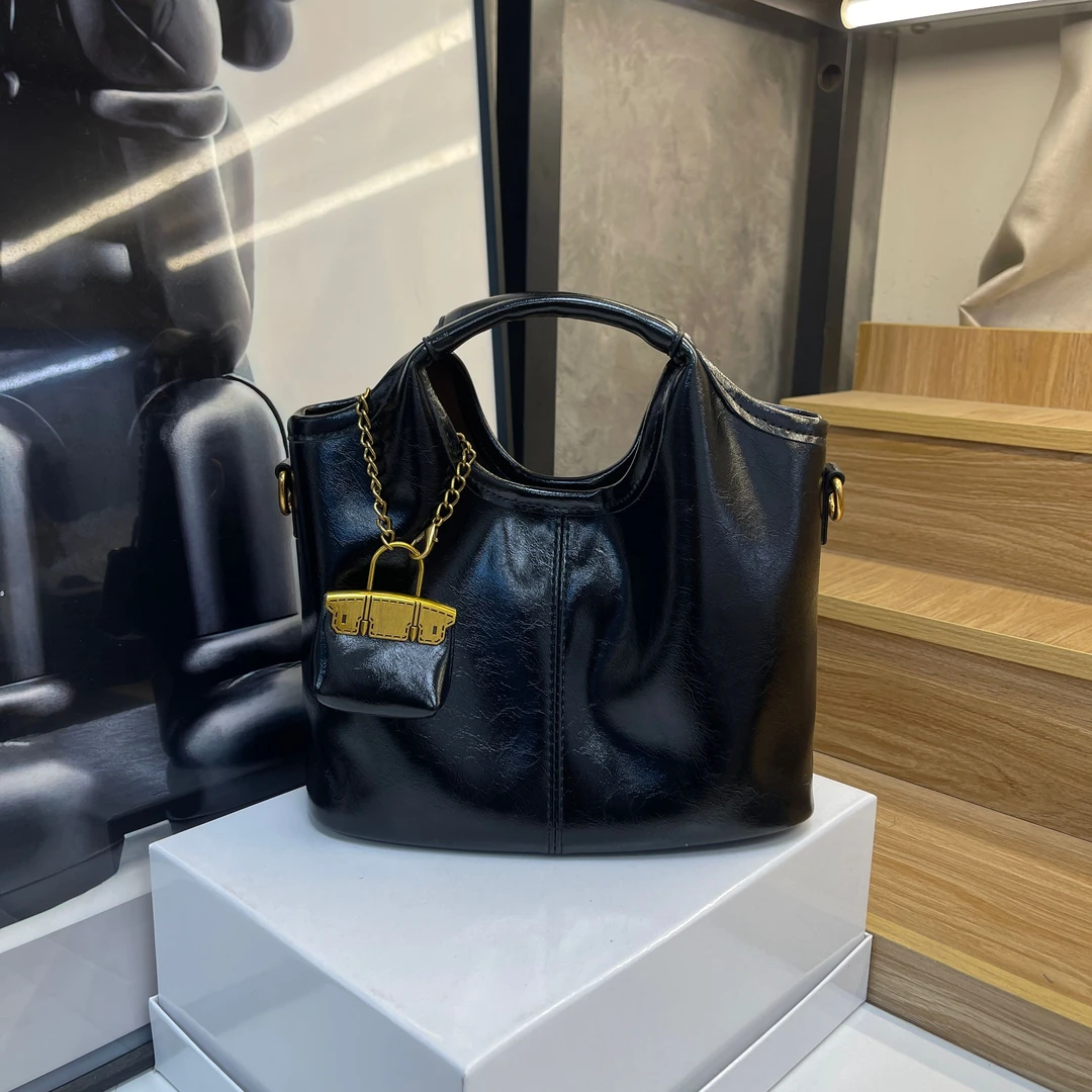 【带礼盒】2024新款定制通勤时尚百搭单肩包 ins 网红斜挎包 (A215)