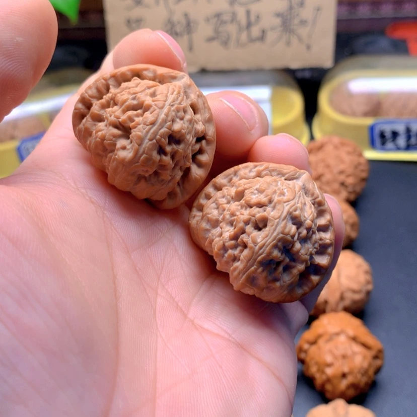 【闪购商品】文玩核桃吊坠35三角白