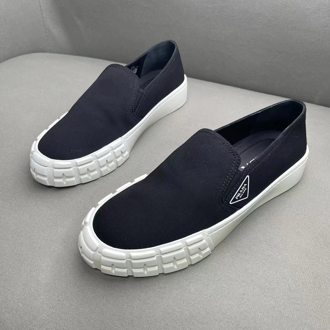Prada/普拉达黑色网面三角时尚百搭休闲一脚蹬 39.5码/全新放置