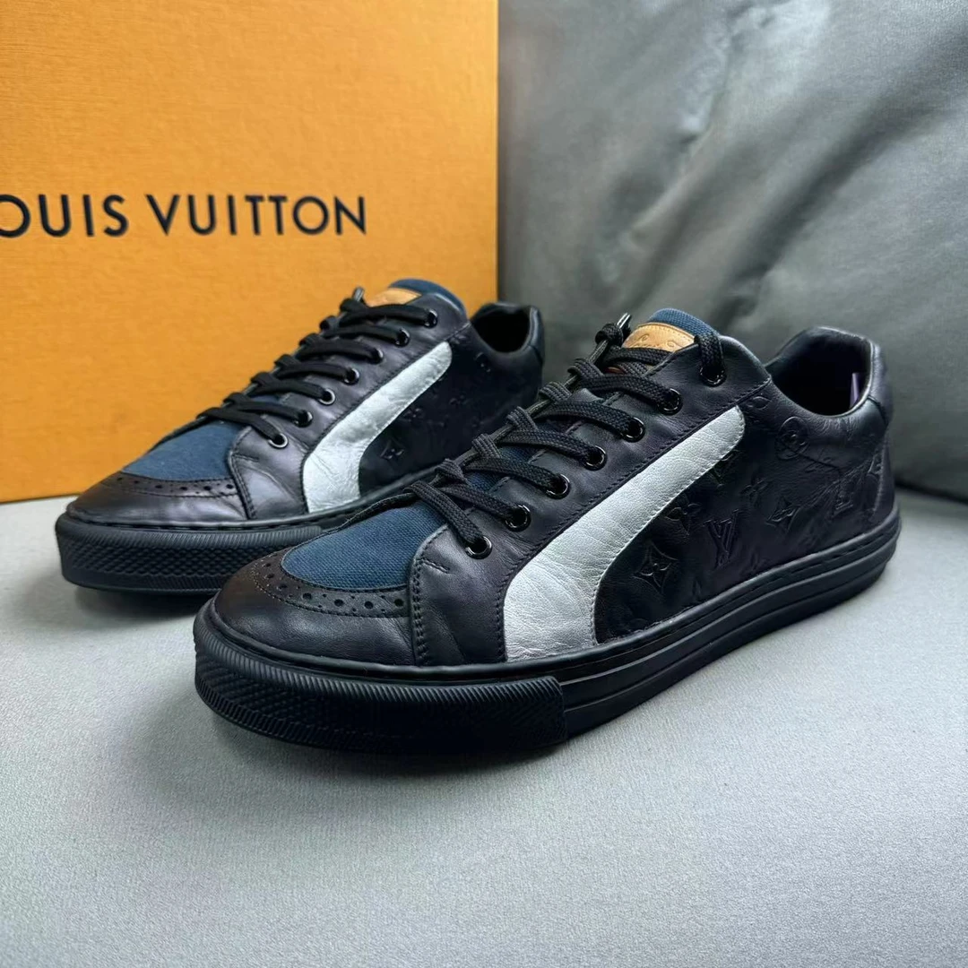 95新 LouisVuitton/路易威登 黑色男款百搭系带低帮板鞋 41.5码