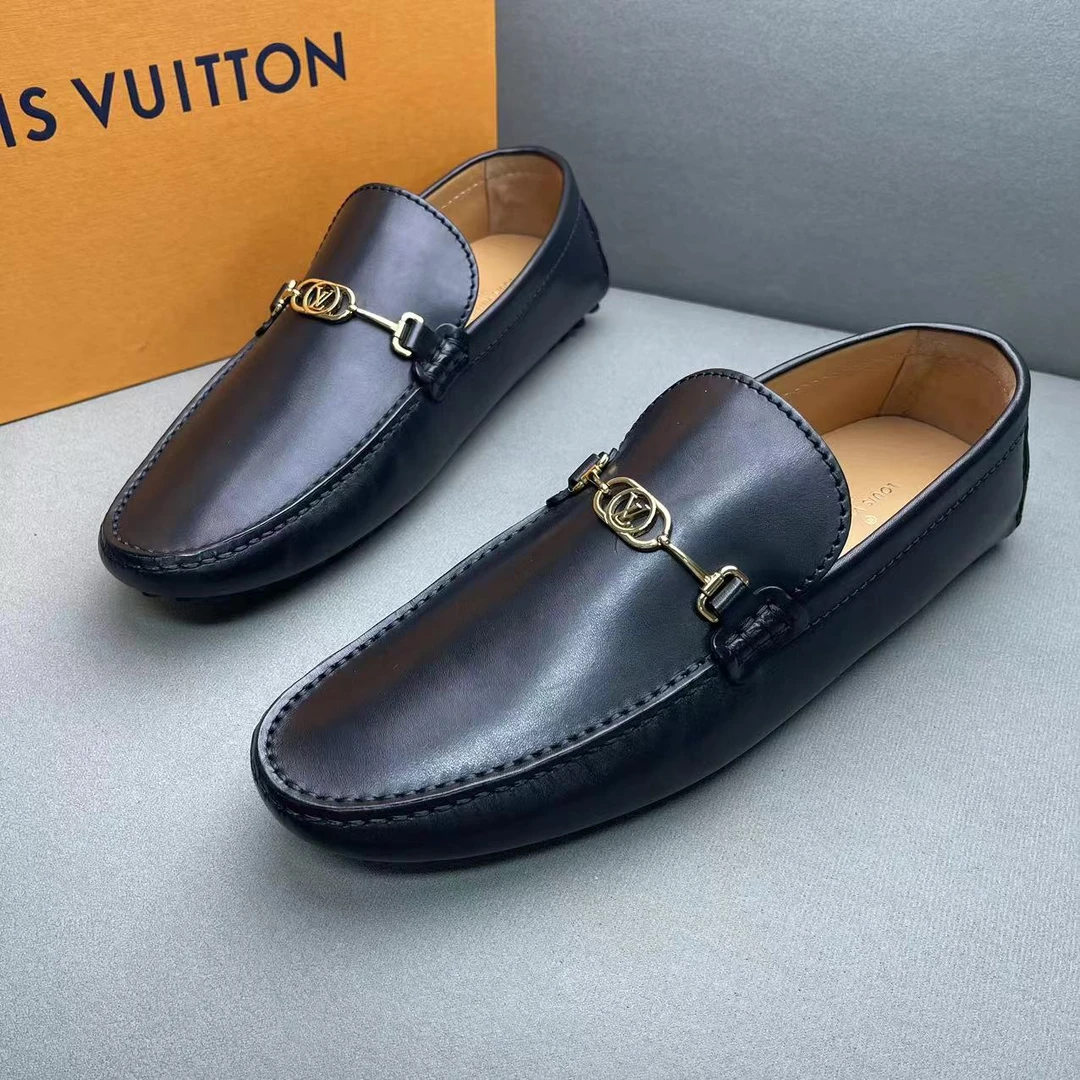 全新未使用 LouisVuitton/路易威登 黑色金扣logo百搭豆豆鞋 42码