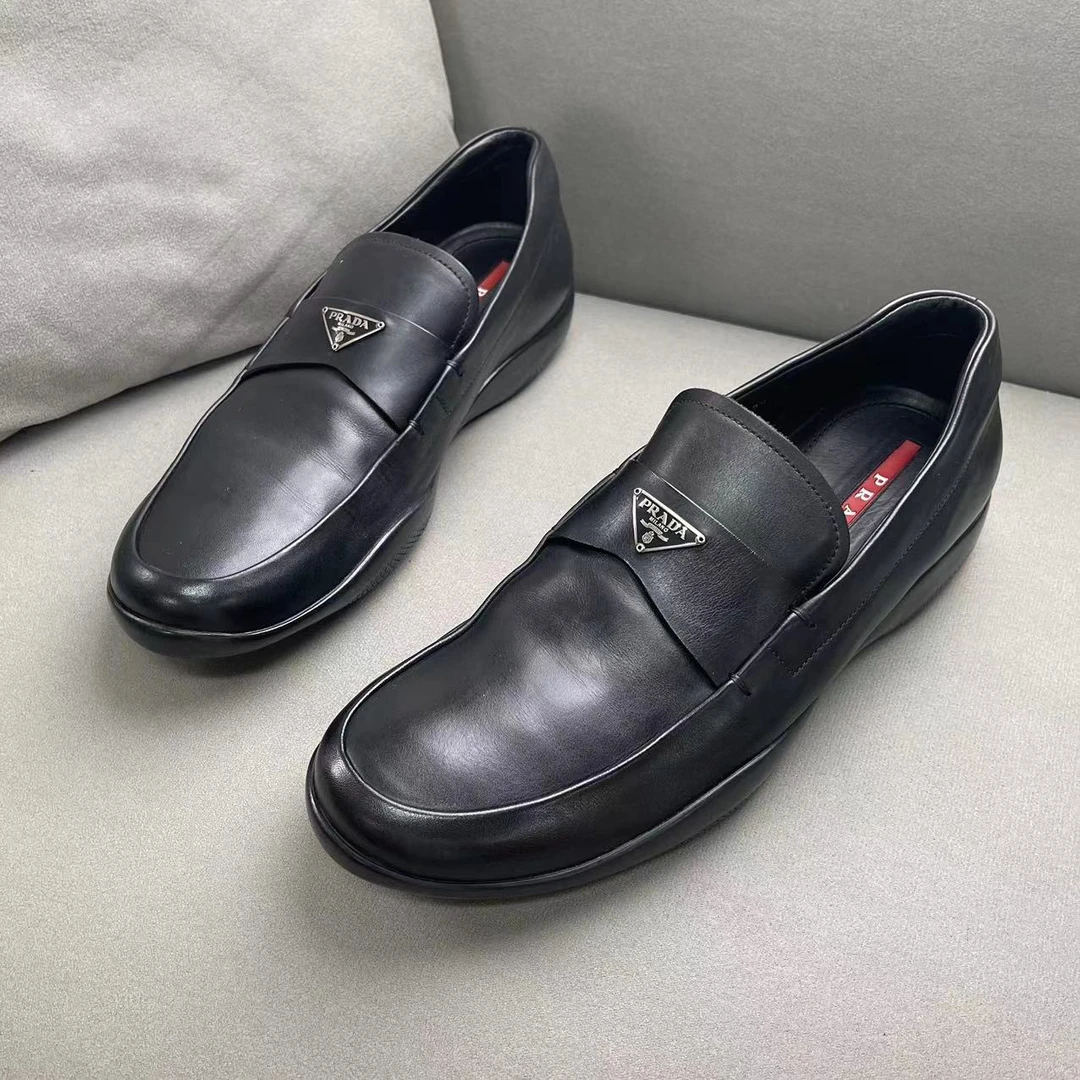 Prada/普拉达黑色三角标时尚百搭软底英伦男士皮鞋 43码/95新