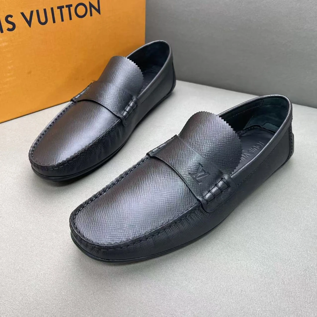 全新未使用 LouisVuitton/路易威登 黑色皮革压印时尚豆豆鞋 42码