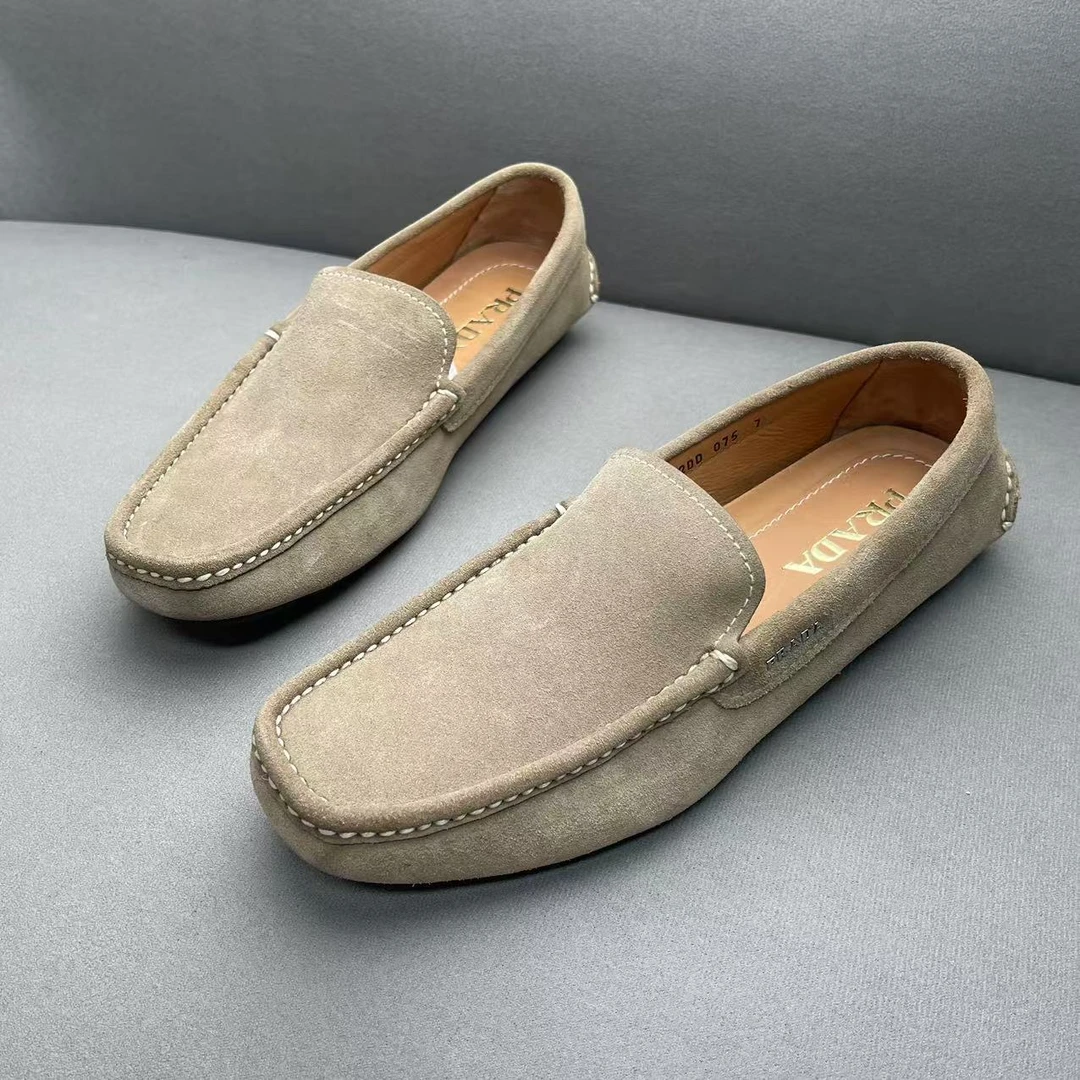 全新未使用 Prada/普拉达 褐色男士麂皮百搭软底轻便豆豆鞋 41码