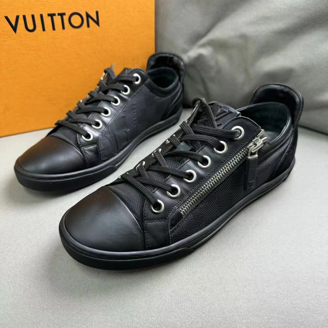 95新 LouisVuitton/路易威登 黑色棋盘格拉链时尚百搭板鞋/39欧码