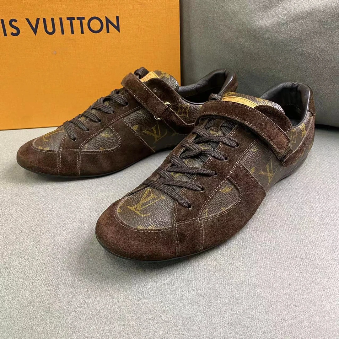 95新 LouisVuitton/路易威登 棕色老花麂皮拼接魔术贴板鞋 /41码