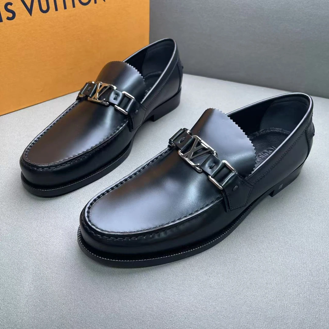 未使用 LouisVuitton/路易威登 黑色亮漆面商务正装皮鞋 39码