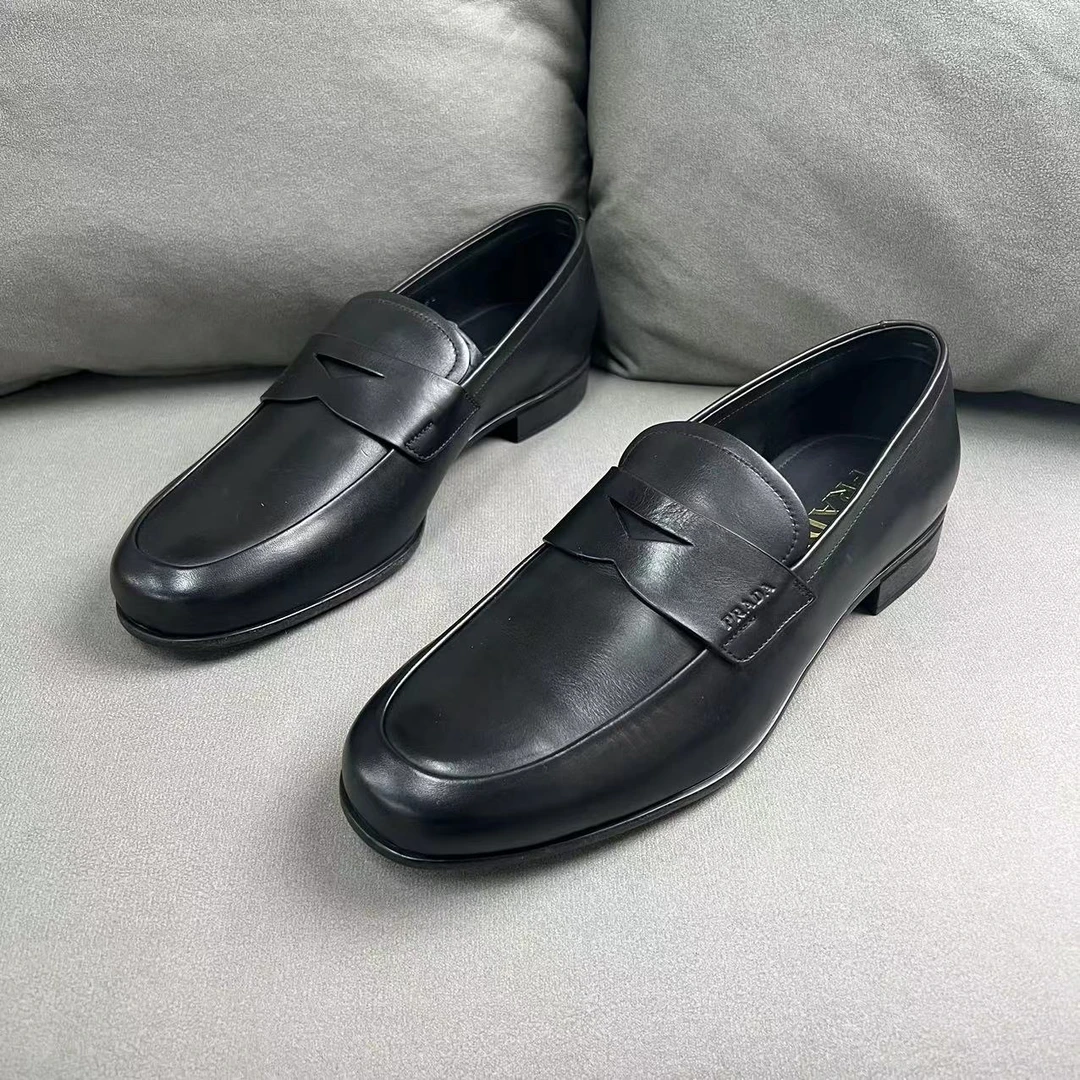 Prada/普拉达黑色男士侧边logo商务休闲皮鞋 40.5码/全新未使用