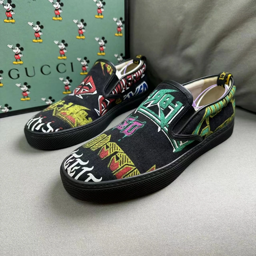 99新 GUCCI/古驰 黑色涂鸦印花时尚百搭舒适夏季一脚蹬42码