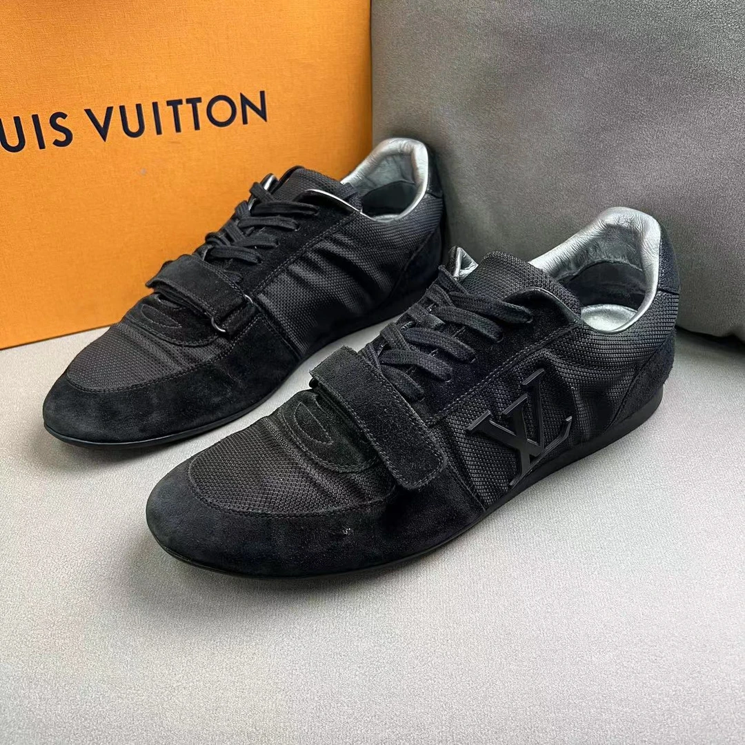 95新 LouisVuitton/路易威登 黑色立体logo魔术贴透气板鞋多尺码