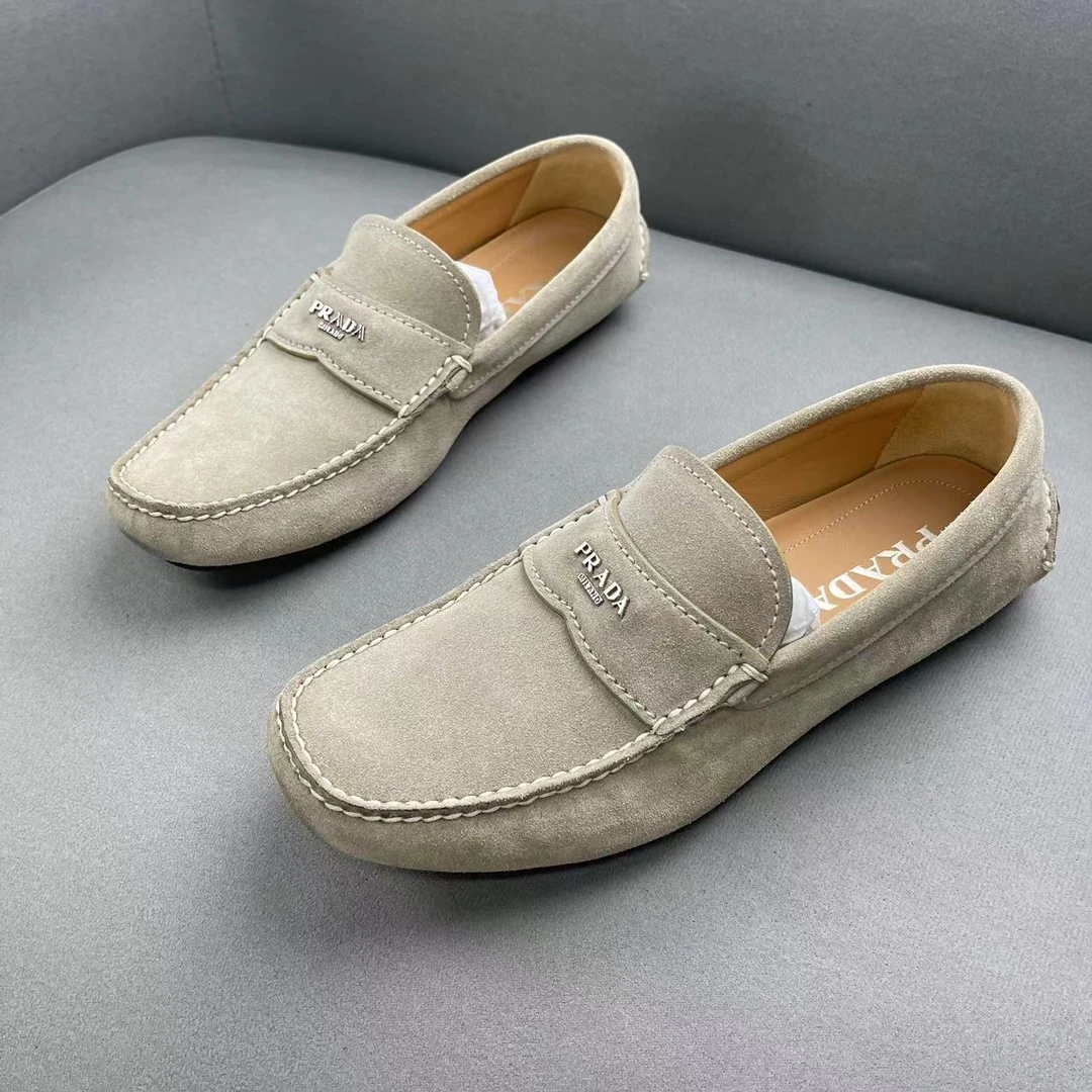 Prada/普拉达米白色logo舒适时尚百搭麂皮豆豆鞋 40码/96新