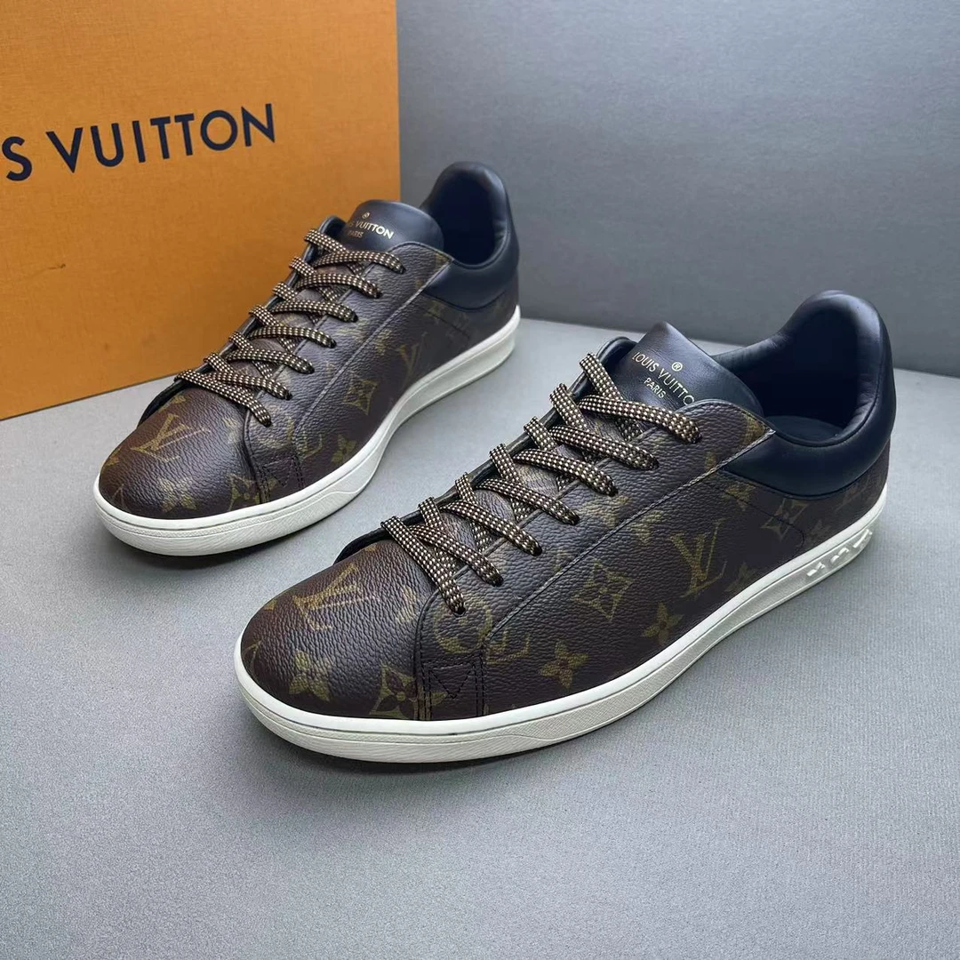 LouisVuitton/路易威登黑棕老花满印时尚百搭板鞋 41.5码/98新