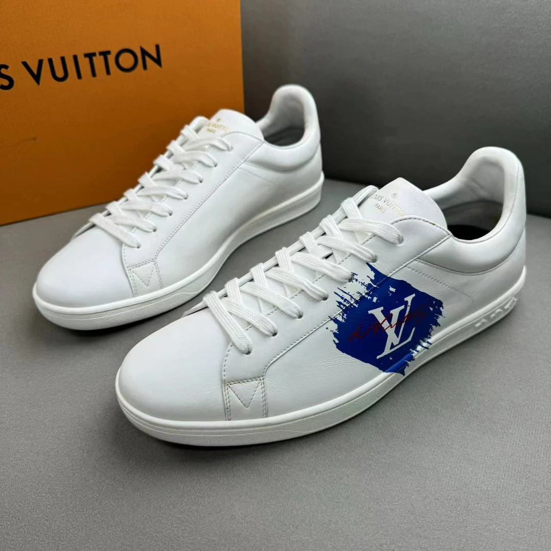 全新未使用 LouisVuitton/路易威登 白色大logo百搭板鞋 41.5码