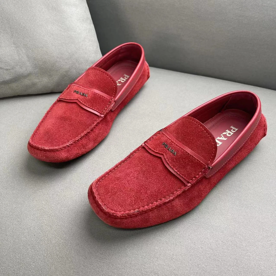 95新 Prada/普拉达 红色男款logo麂皮时尚百搭软底豆豆鞋 39码