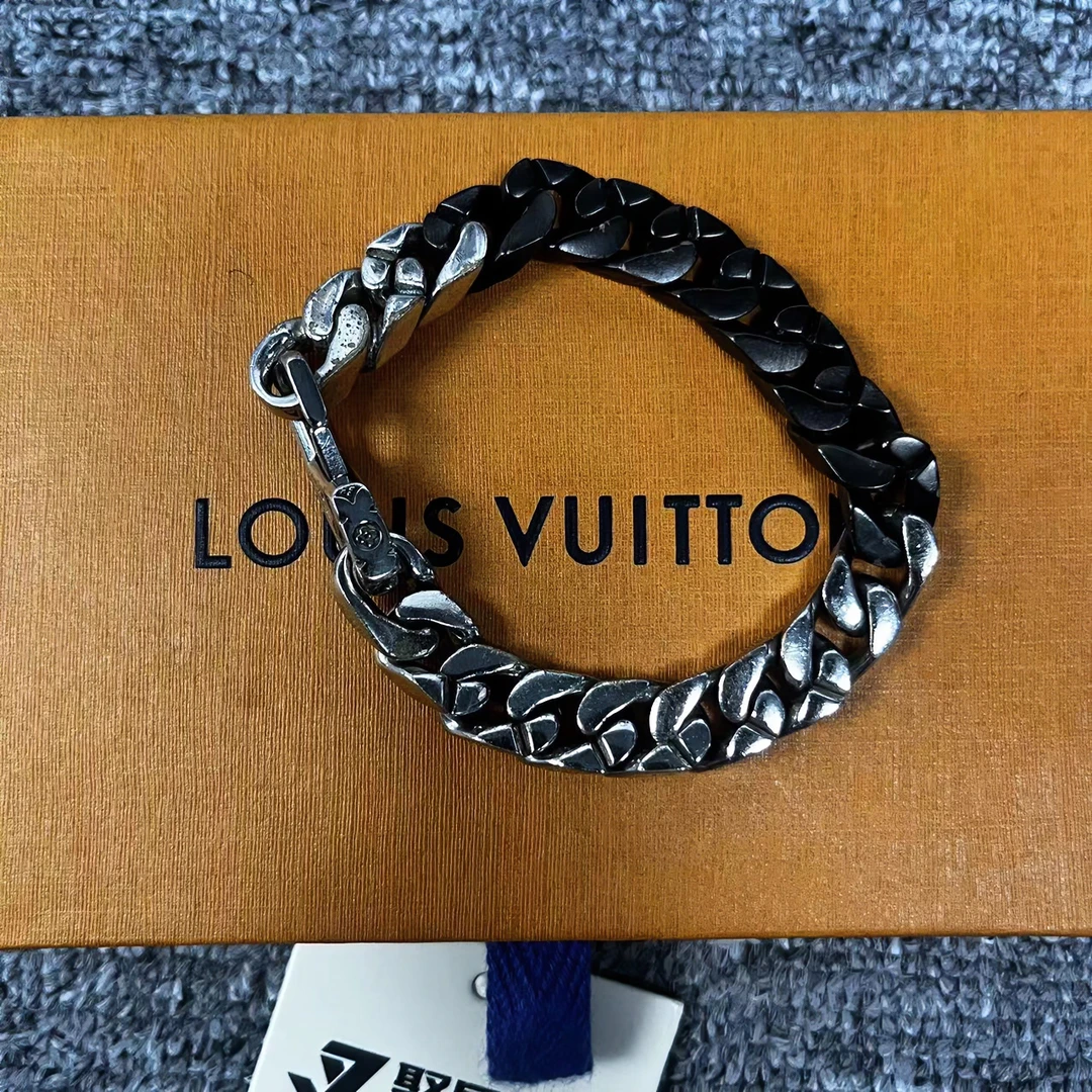 【聚星甄选】LV/路易威登银黑时尚双拼满印logo手链  均码  jxsc131