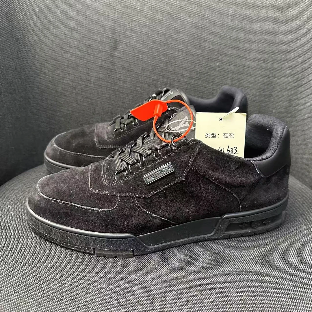 【孤码福利款】41码(98新)路易威登经典纯黑Trainer/捡漏/XXL633