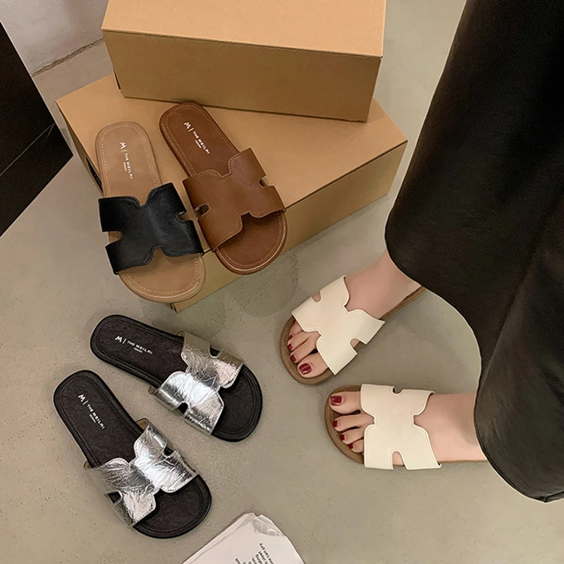 网红平底H拖鞋女外穿2025新款圆头脚宽显瘦一字拖旅行沙滩鞋凉拖