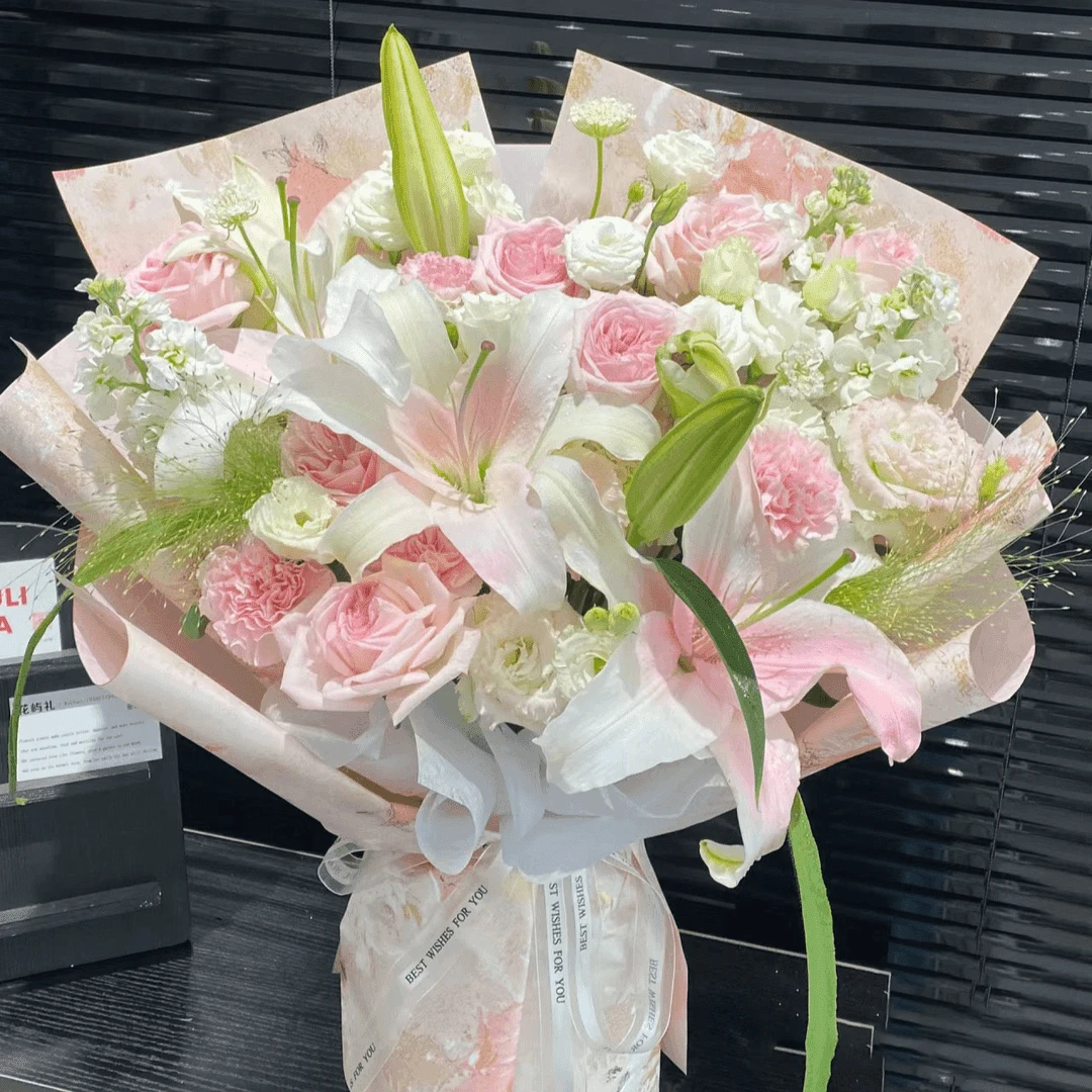玫瑰百合混搭鲜花同城配送送温馨祝福适合送亲友花束生日花束