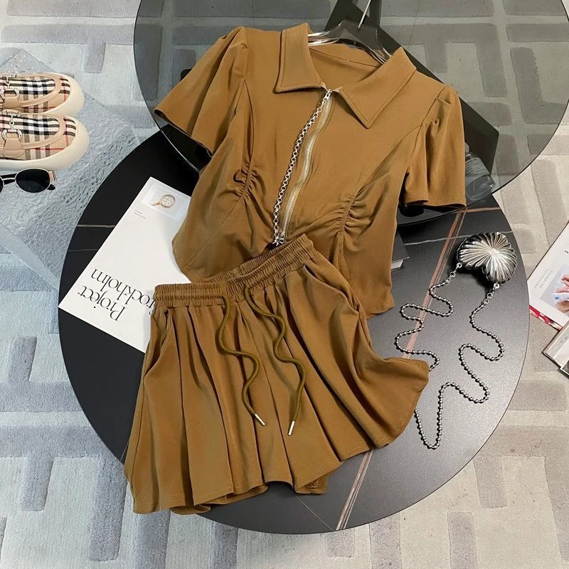 盐系穿搭休闲运动套装女夏洋气减龄显瘦正肩短袖阔腿短裤两件套潮